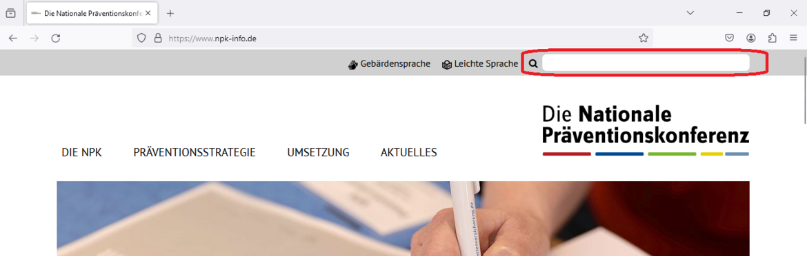 Dieses Bild zeigt einen Ausschnitt von der NPK-Internet-Seite. Die Such-Funktion in der Kopf-Zeile ist mit einem roten Rahmen markiert. Bild Kopfzeile Suche markiert