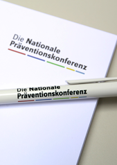 Startet den Dateidownload: Gemeinsame Pressemitteilung - Präventionsforum 2024: Gesund bleiben, wenn Veränderungen anstehen -PDF-Datei (Dateigröße: 134 KB) Startet den Dateidownload: Anhang: Gemeinsame Pressemitteilung - Präventionsforum 2024: Gesund bleiben, wenn Veränderungen anstehen - PDF-Datei (Dateigröße: 133 KB)
